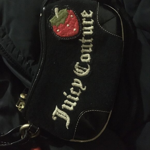 SOLD.  Rare JUICY COUTURE STRAWBERRY 🍓 AUTHENTIC SMALL PURSE - Picture 1 of 14